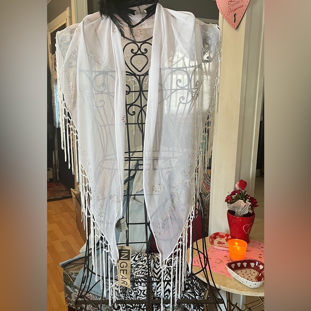 Ingear White Embroidered Fringe shawl